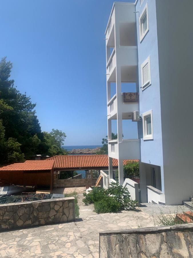 Pine&Sea Beach Retreat Sveti Stefan Esterno foto