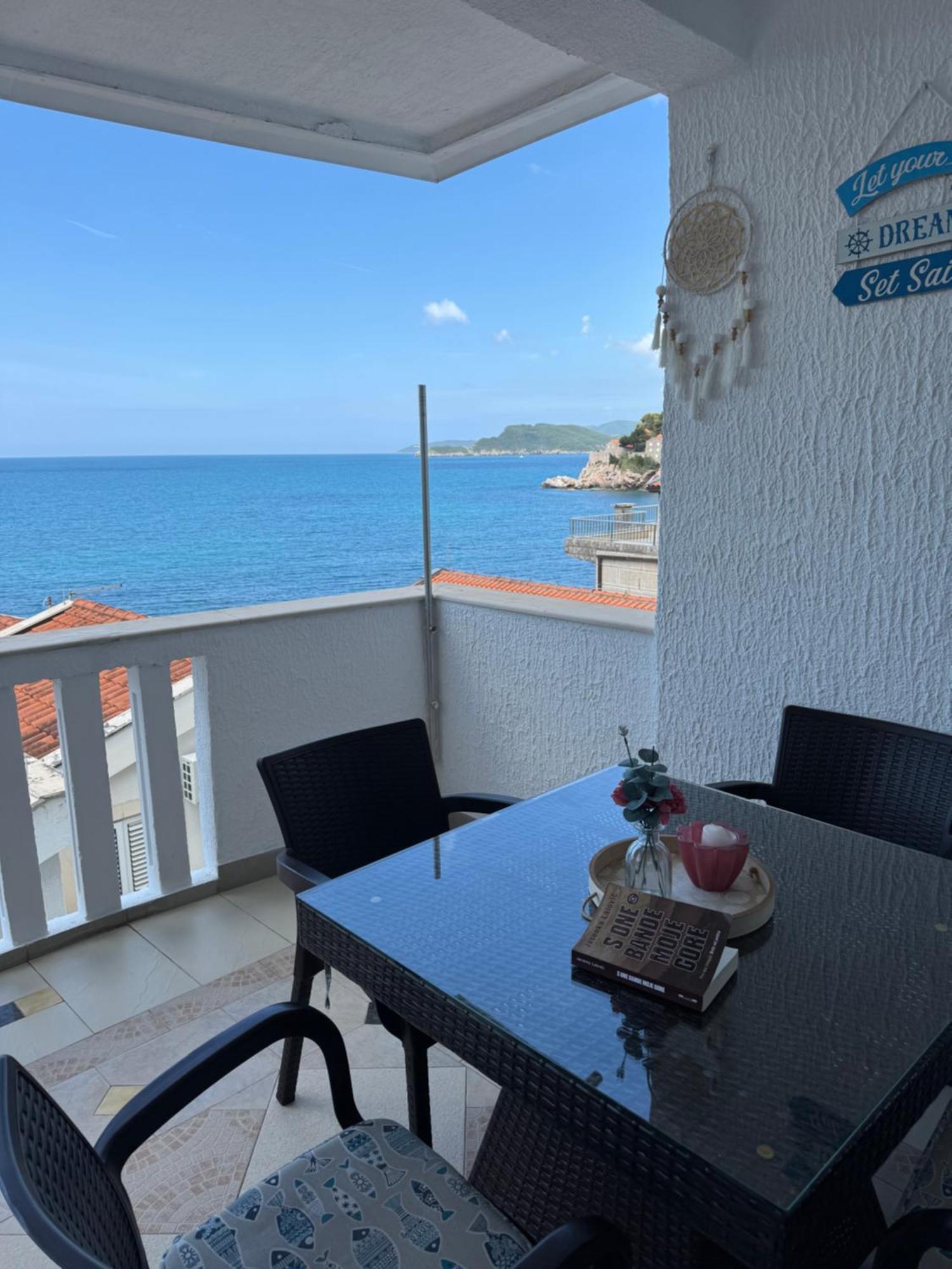 Pine&Sea Beach Retreat Sveti Stefan Esterno foto