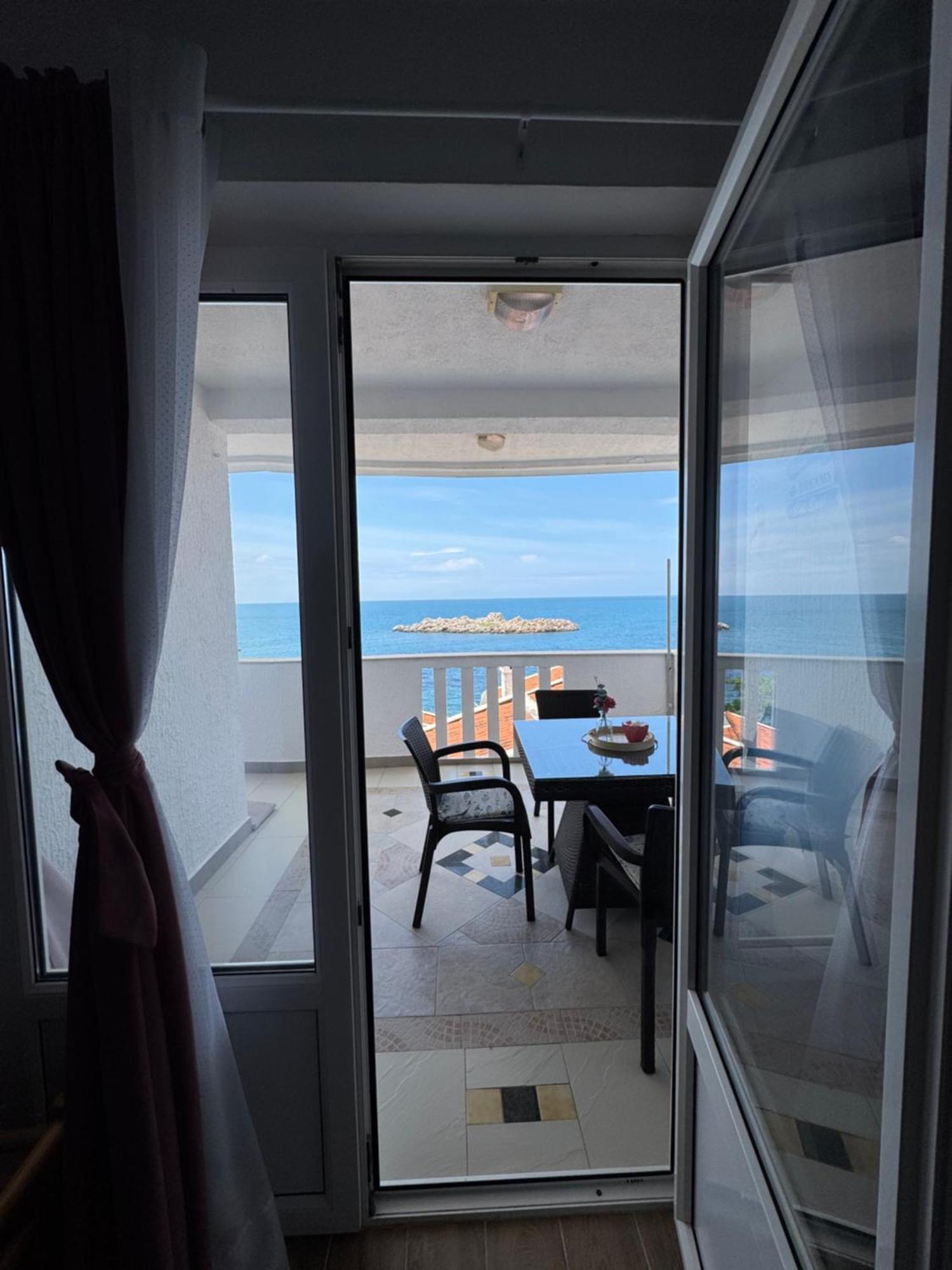 Pine&Sea Beach Retreat Sveti Stefan Esterno foto
